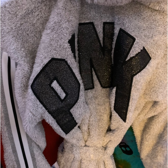 Pink Robe - Picture 3 of 3